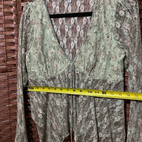 madden girl Sage Green Lace Tie-Front Women's Floral Sheer Long Sleeve Blouse - Picture 2 of 5